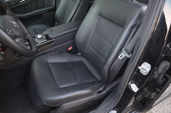 Mercedes-Benz Třídy E E 350 CGi 215kW Avantgarde - foto 15