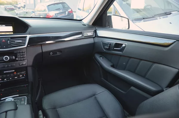 Mercedes-Benz Třídy E E 350 CGi 215kW Avantgarde - foto 19