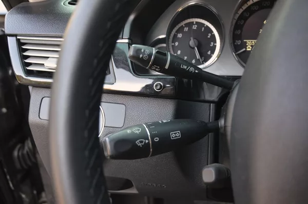 Mercedes-Benz Třídy E E 350 CGi 215kW Avantgarde - foto 22