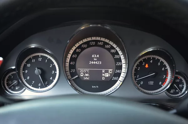 Mercedes-Benz Třídy E E 350 CGi 215kW Avantgarde - foto 23