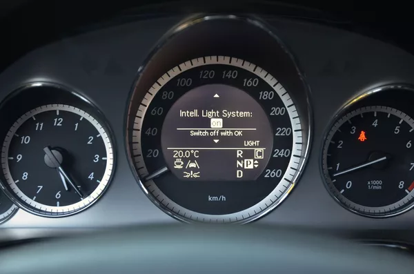 Mercedes-Benz Třídy E E 350 CGi 215kW Avantgarde - foto 24