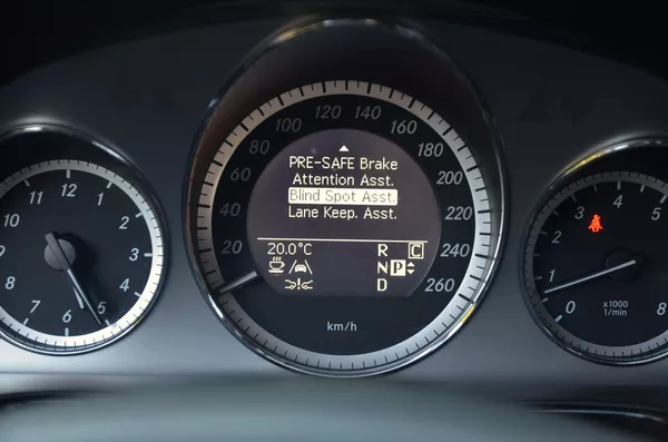 Mercedes-Benz Třídy E E 350 CGi 215kW Avantgarde - foto 26