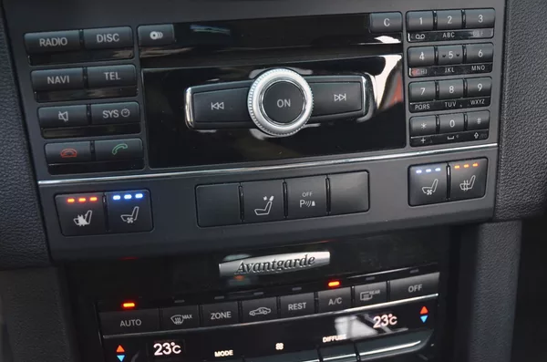 Mercedes-Benz Třídy E E 350 CGi 215kW Avantgarde - foto 29