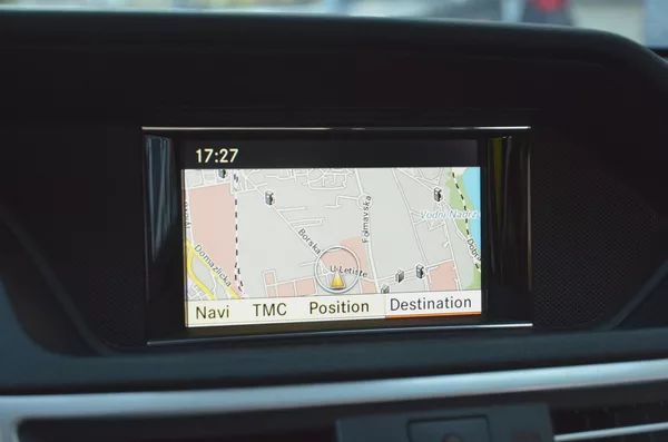 Mercedes-Benz Třídy E E 350 CGi 215kW Avantgarde - foto 33