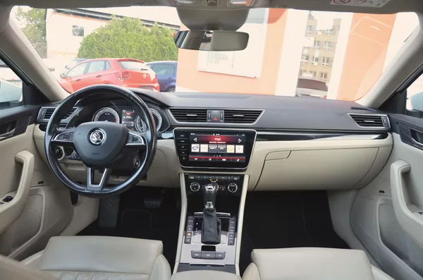Škoda Superb 2.0 TSi 206kW DSG 4x4 L&K / ČR - foto 22