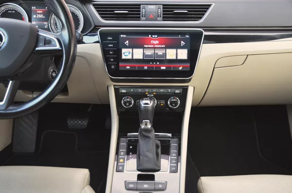 Škoda Superb 2.0 TSi 206kW DSG 4x4 L&K / ČR - foto 24