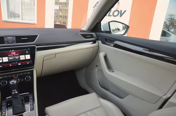 Škoda Superb 2.0 TSi 206kW DSG 4x4 L&K / ČR - foto 25