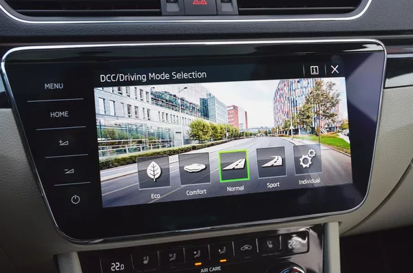 Škoda Superb 2.0 TSi 206kW DSG 4x4 L&K / ČR - foto 40