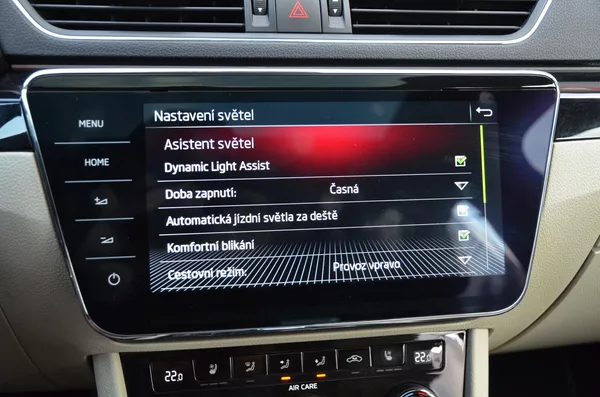 Škoda Superb 2.0 TSi 206kW DSG 4x4 L&K / ČR - foto 42