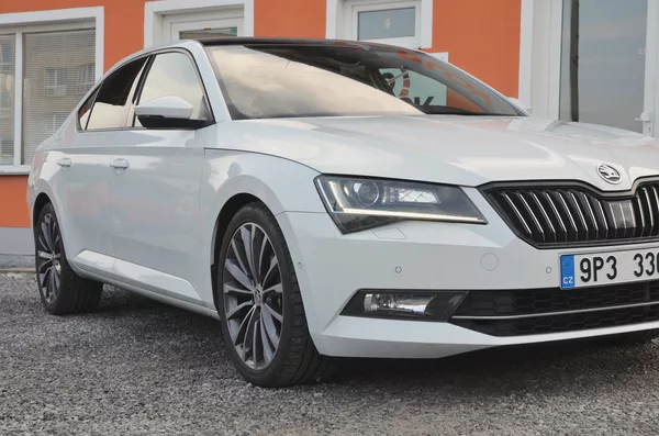 Škoda Superb 2.0 TSi 206kW DSG 4x4 L&K / ČR - foto 8