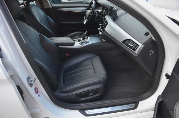 BMW Řada 5 520d xDrive 140kW / ČR - foto 12