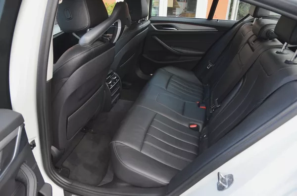 BMW Řada 5 520d xDrive 140kW / ČR - foto 15