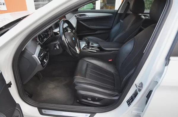 BMW Řada 5 520d xDrive 140kW / ČR - foto 17