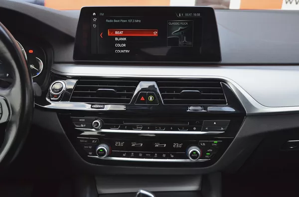 BMW Řada 5 520d xDrive 140kW / ČR - foto 26