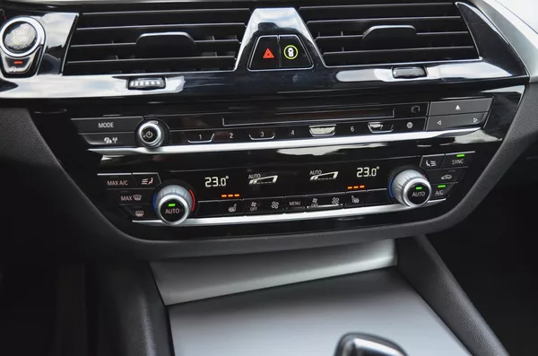 BMW Řada 5 520d xDrive 140kW / ČR - foto 29