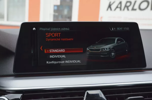 BMW Řada 5 520d xDrive 140kW / ČR - foto 33