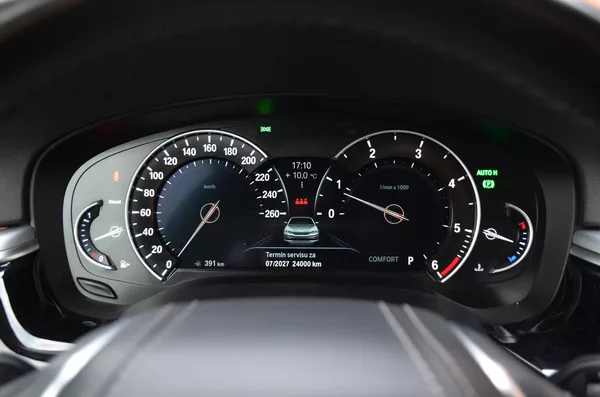 BMW Řada 5 520d xDrive 140kW / ČR - foto 36