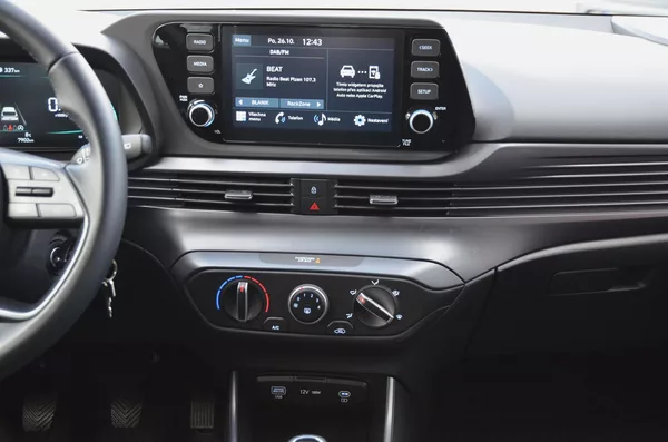 Hyundai i20 1.2i 62kW / ČR / 8.000km - foto 21