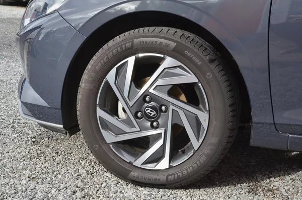 Hyundai i20 1.2i 62kW / ČR / 8.000km - foto 7
