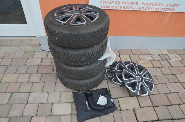 Hyundai i20 1.2i 62kW / ČR / 8.000km - foto 8