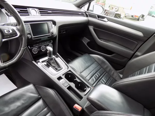 Volkswagen Passat 2.0TDI/R-Line/Pano/DSG/LED/ - foto 29