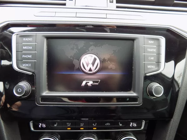 Volkswagen Passat 2.0TDI/R-Line/Pano/DSG/LED/ - foto 36