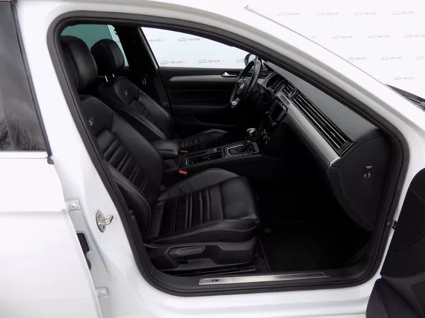 Volkswagen Passat 2.0TDI/R-Line/Pano/DSG/LED/ - foto 19