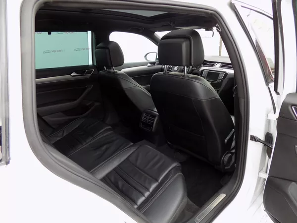 Volkswagen Passat 2.0TDI/R-Line/Pano/DSG/LED/ - foto 23