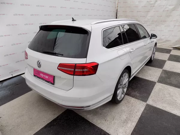 Volkswagen Passat 2.0TDI/R-Line/Pano/DSG/LED/ - foto 8