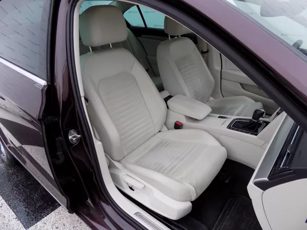 Volkswagen Passat 2.0TDI/DSG/4x4/NAVI/LED/ČR/ - foto 17