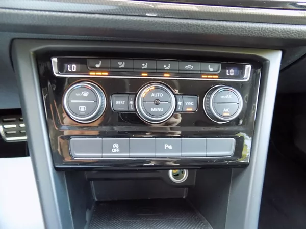 Volkswagen Touran 1.6TDI/JOIN/DSG/NAVI/LED/DPH/ - foto 3