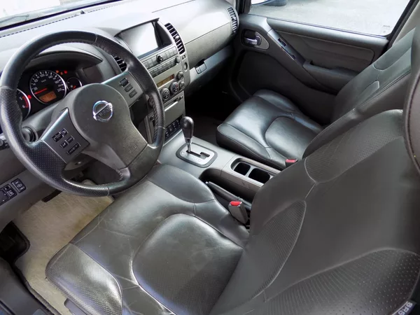 Nissan Pathfinder 2.5DCi/4x4/7.Míst/ - foto 11
