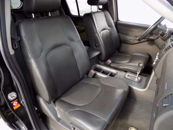 Nissan Pathfinder 2.5DCi/4x4/7.Míst/ - foto 15
