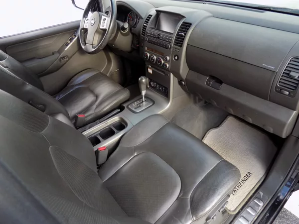 Nissan Pathfinder 2.5DCi/4x4/7.Míst/ - foto 16