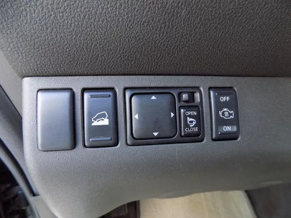 Nissan Pathfinder 2.5DCi/4x4/7.Míst/ - foto 29