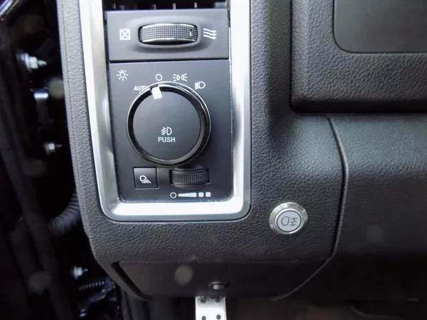 Dodge RAM 1500 5.7 HEMI/CREW CAB/ČR/DPH/LED/ - foto 22