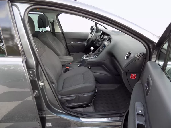 Peugeot 5008 1.6Ti/LED/PANO/Head-up/Klima/ - foto 14