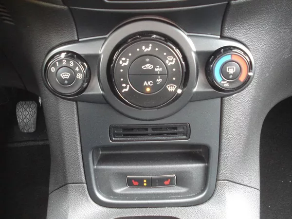 Ford Fiesta 1.5 TDCi Facelift - foto 18