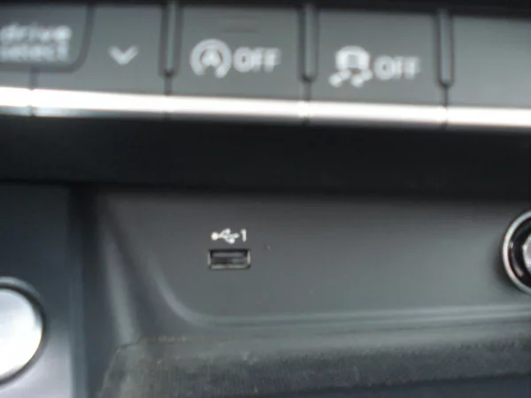Audi A4 2.0 TDI PANOR. 130 KW S-TRON. - foto 25