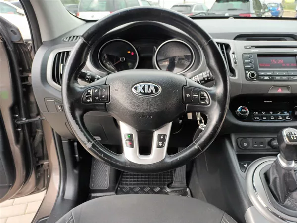 Kia Sportage 2,0 CRDI,135KW,4X4,ČR,1MAJ,XEN - foto 12