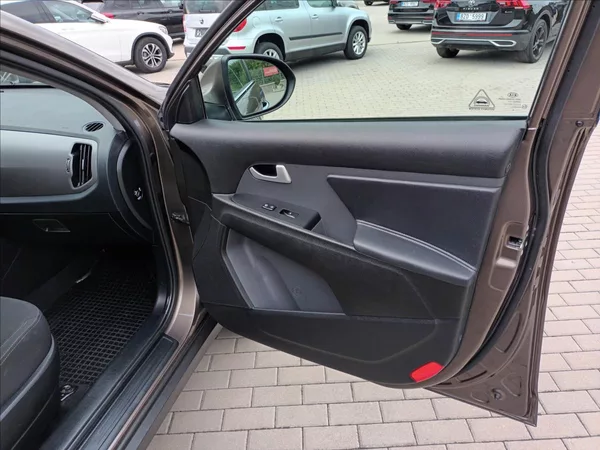 Kia Sportage 2,0 CRDI,135KW,4X4,ČR,1MAJ,XEN - foto 23