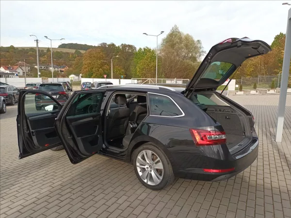 Škoda Superb 2,0 TDI,110KW,NAVI,VÝHŘEV, - foto 10