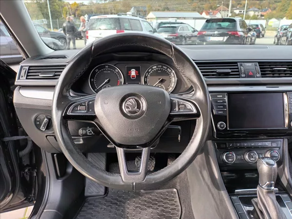 Škoda Superb 2,0 TDI,110KW,NAVI,VÝHŘEV, - foto 12