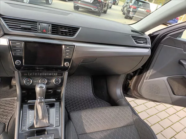 Škoda Superb 2,0 TDI,110KW,NAVI,VÝHŘEV, - foto 13