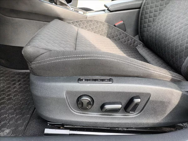 Škoda Superb 2,0 TDI,110KW,NAVI,VÝHŘEV, - foto 15