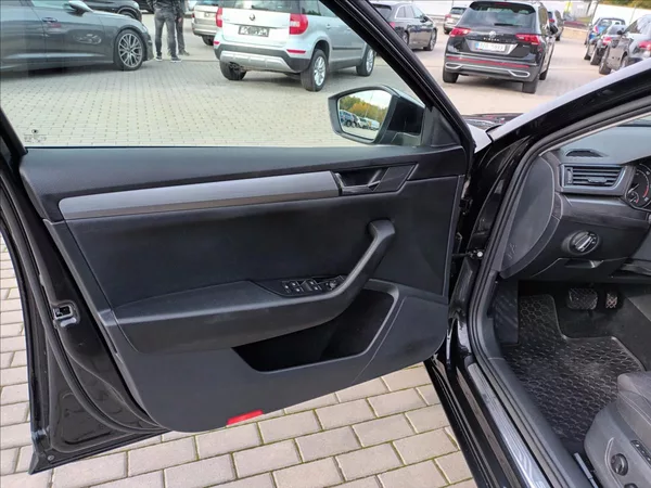 Škoda Superb 2,0 TDI,110KW,NAVI,VÝHŘEV, - foto 16