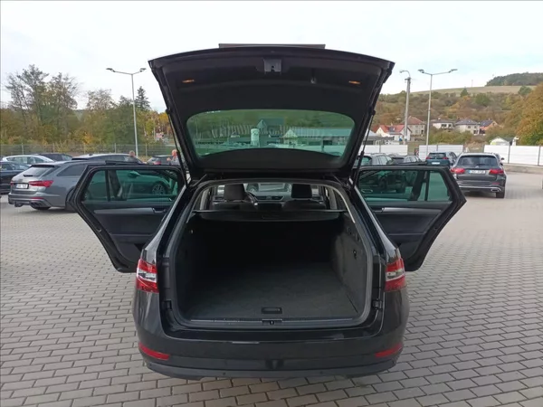 Škoda Superb 2,0 TDI,110KW,NAVI,VÝHŘEV, - foto 18