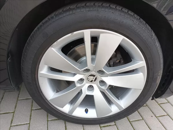 Škoda Superb 2,0 TDI,110KW,NAVI,VÝHŘEV, - foto 23