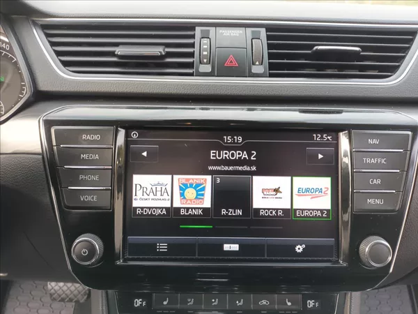 Škoda Superb 2,0 TDI,110KW,NAVI,VÝHŘEV, - foto 30