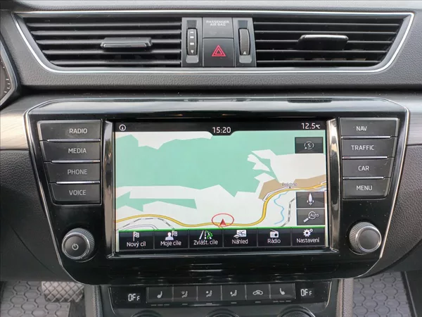 Škoda Superb 2,0 TDI,110KW,NAVI,VÝHŘEV, - foto 31